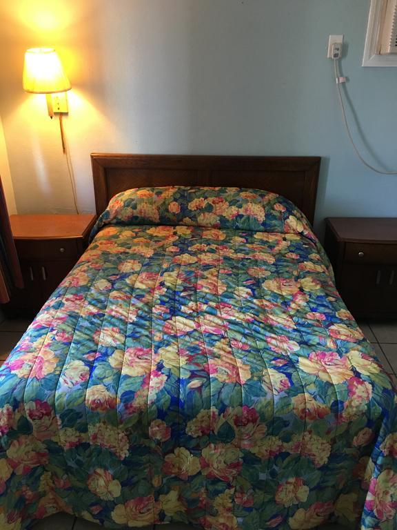 Calypso Motor Inn 미를 비치 외부 사진