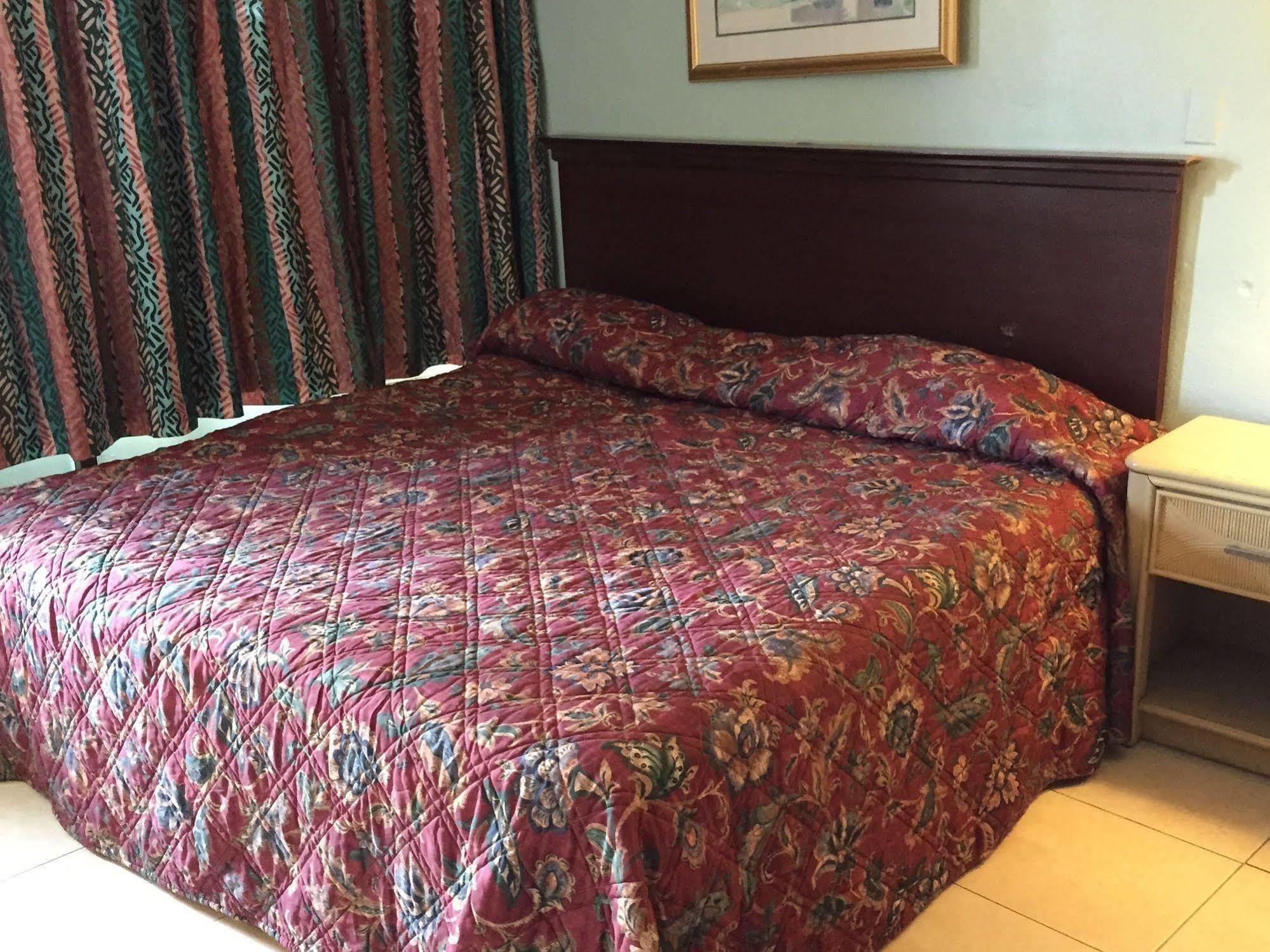 Calypso Motor Inn 미를 비치 외부 사진