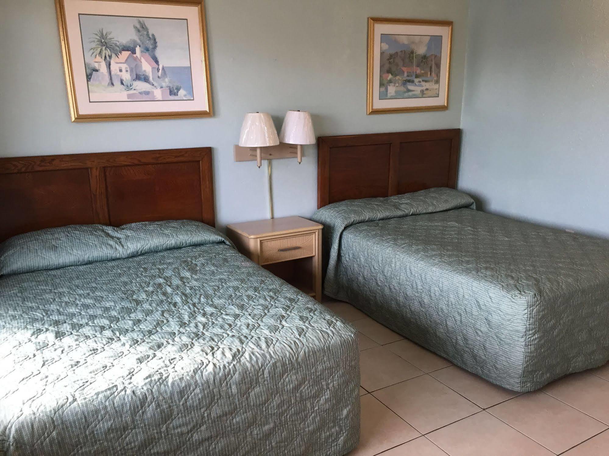 Calypso Motor Inn 미를 비치 외부 사진